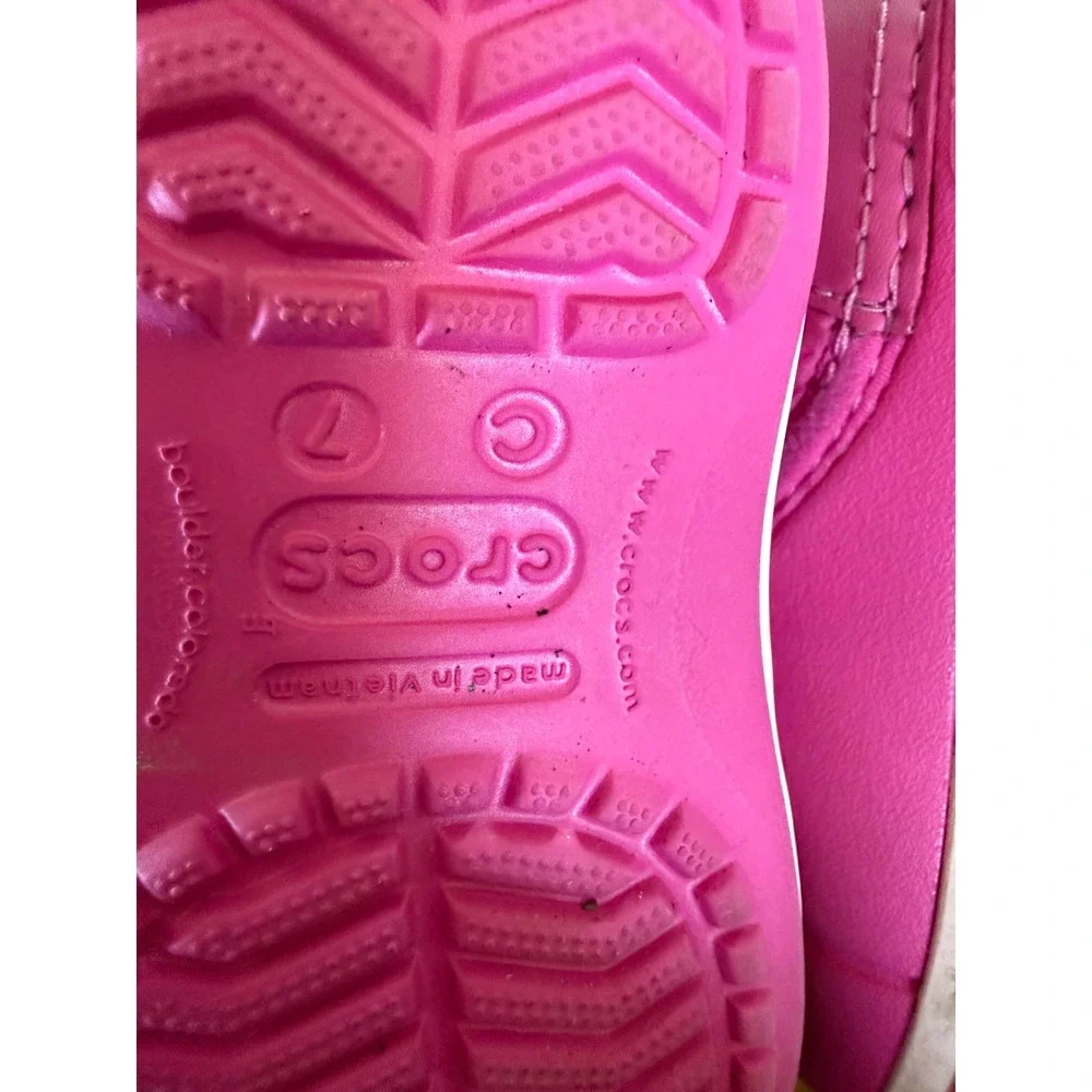 Crocs winter puff boots in fushia pink youth